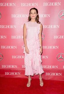 Alicia Vikander feet photo thumbnail