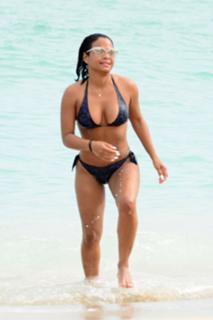 Christina Milian feet photo thumbnail