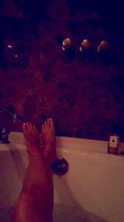 Charlotte McKinney feet photo thumbnail
