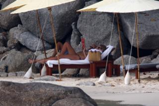 Rosie Huntington-Whiteley feet photo thumbnail