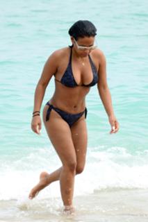 Christina Milian feet photo thumbnail