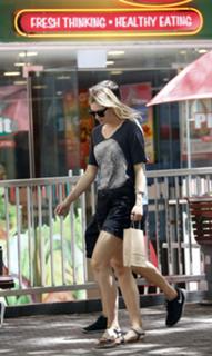 Maria Sharapova feet photo thumbnail