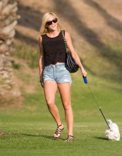 Ashley Roberts feet photo thumbnail