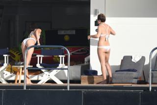 Kendall Jenner feet photo thumbnail