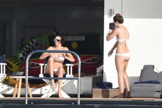Kendall Jenner feet photo thumbnail