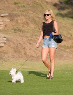 Ashley Roberts feet photo thumbnail