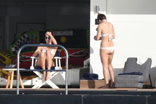 Kendall Jenner feet photo thumbnail