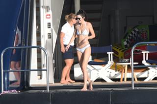 Kendall Jenner feet photo thumbnail