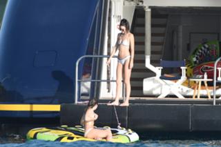 Kendall Jenner feet photo thumbnail