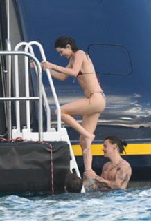Kendall Jenner feet photo thumbnail