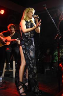 Ellie Goulding feet photo thumbnail
