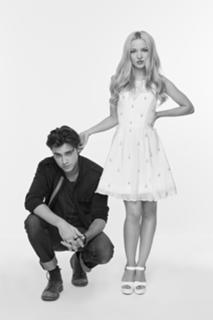 Dove Cameron feet photo thumbnail