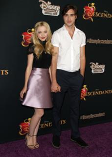 Dove Cameron feet photo thumbnail