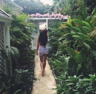 Shay Mitchell feet photo thumbnail