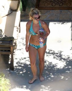 Britney Spears feet photo thumbnail