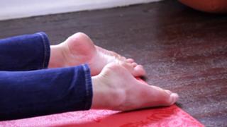 Adriene Mishler feet photo thumbnail