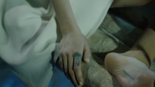 Cara Delevingne feet photo thumbnail