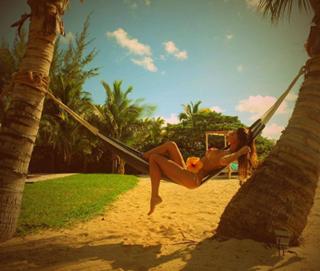 Belén Rodríguez feet photo thumbnail
