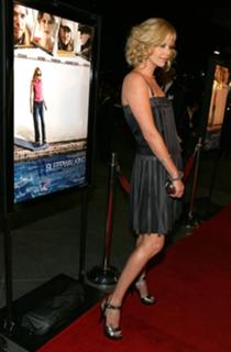 Charlize Theron feet photo thumbnail