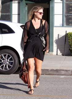 Ali Larter feet photo thumbnail