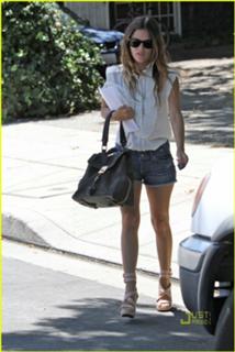 Rachel Bilson feet photo thumbnail