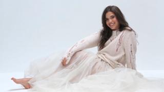 America Ferrera feet photo thumbnail