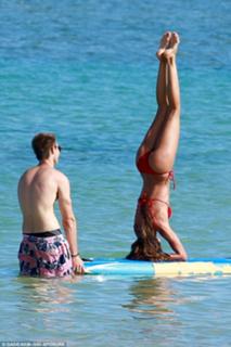 Izabel Goulart feet photo thumbnail