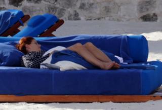 Debra Messing feet photo thumbnail