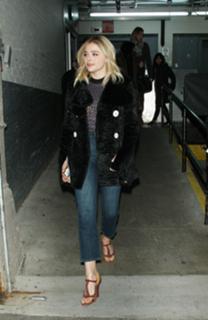 Chloë Grace Moretz feet photo thumbnail