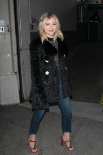 Chloë Grace Moretz feet photo thumbnail