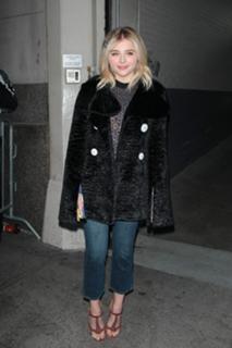Chloë Grace Moretz feet photo thumbnail