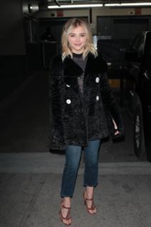 Chloë Grace Moretz feet photo thumbnail