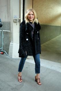 Chloë Grace Moretz feet photo thumbnail