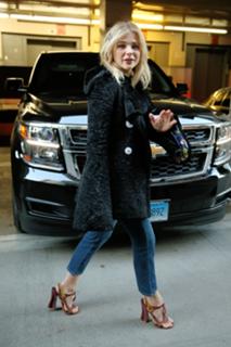 Chloë Grace Moretz feet photo thumbnail