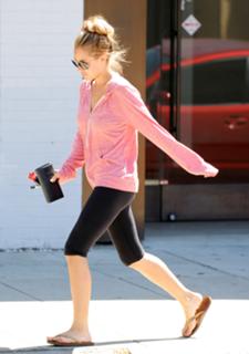 Lauren Conrad feet photo thumbnail