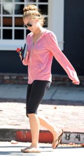 Lauren Conrad feet photo thumbnail