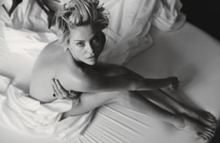 Charlize Theron feet photo thumbnail