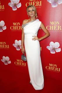 Kelly Rohrbach feet photo thumbnail