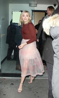 Chloë Grace Moretz feet photo thumbnail