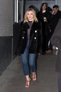 Chloë Grace Moretz feet photo thumbnail