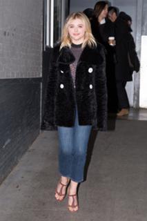 Chloë Grace Moretz feet photo thumbnail