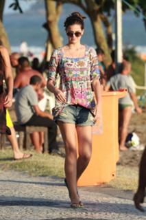 Camila Queiroz feet photo thumbnail
