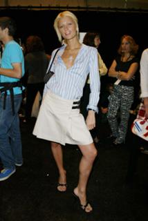 Paris Hilton feet photo thumbnail