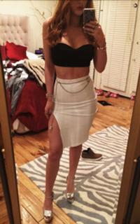 Bella Thorne feet photo thumbnail