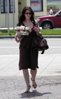 Michelle Trachtenberg feet photo thumbnail