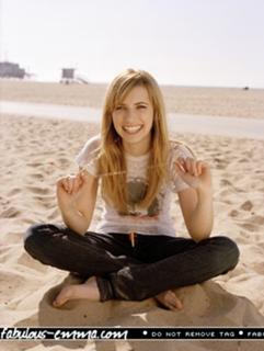 Emma Roberts feet photo thumbnail
