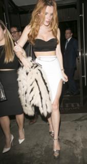 Bella Thorne feet photo thumbnail