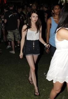 Emma Roberts feet photo thumbnail