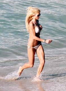 Victoria Silvstedt feet photo thumbnail