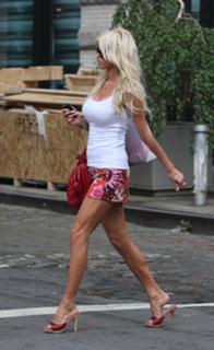 Victoria Silvstedt feet photo thumbnail